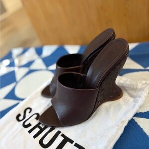 SCHUTZ APRILL Dark Brown Woven Mules